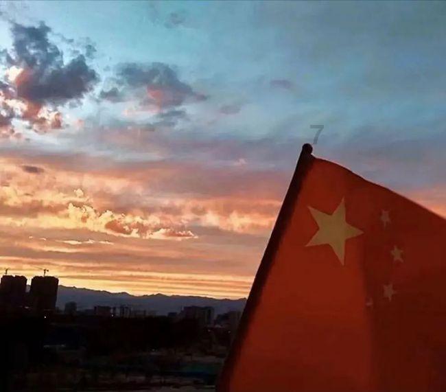 天津的人情味儿！天津地铁工作人员帮轮椅进出提供垫板